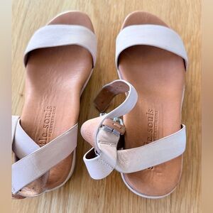 Gentle Souls Women's Tan Sandals by Kenneth Cole